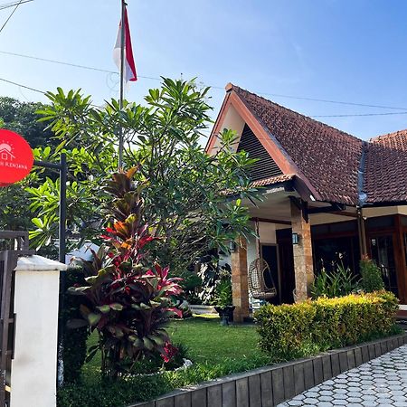 Roemah Renjana Bandung Bed and Breakfast Exteriör bild